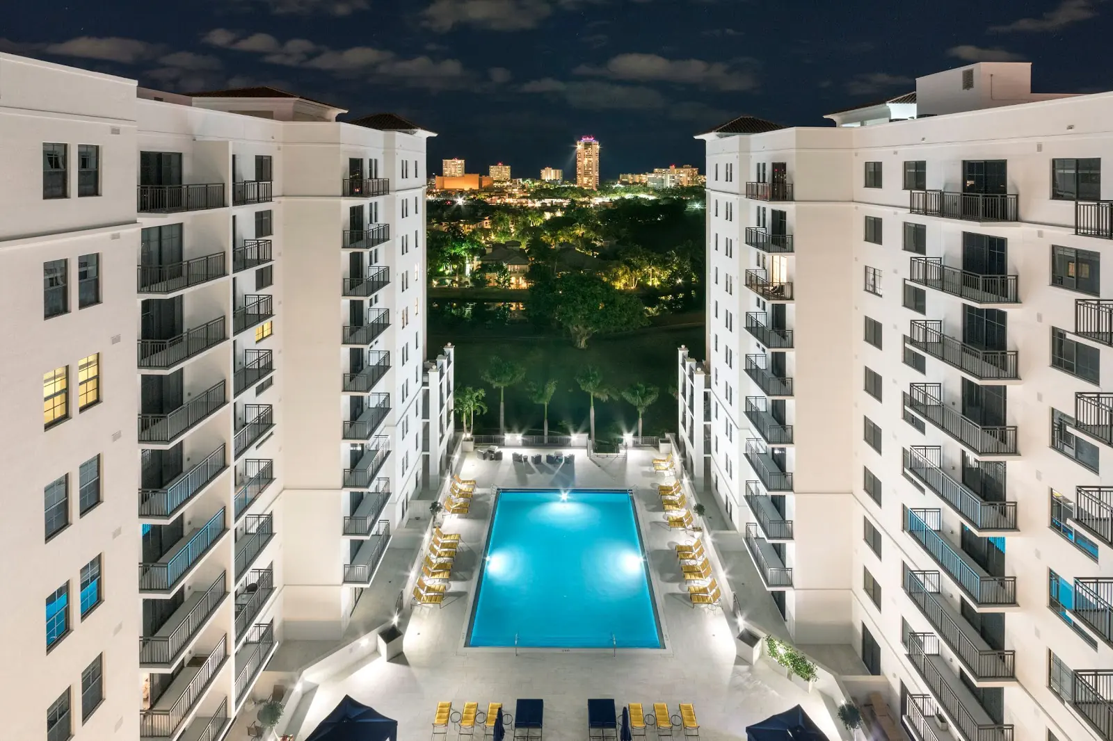 Edificio de apartamentos 101 Via Mizner Luxury Apartments en Boca Raton