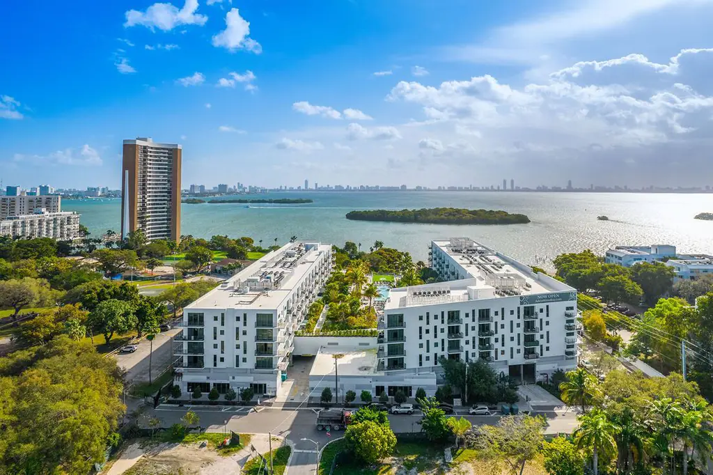 Edificio de apartamentos Adela at MiMo Bay en Upper Eastside, Miami