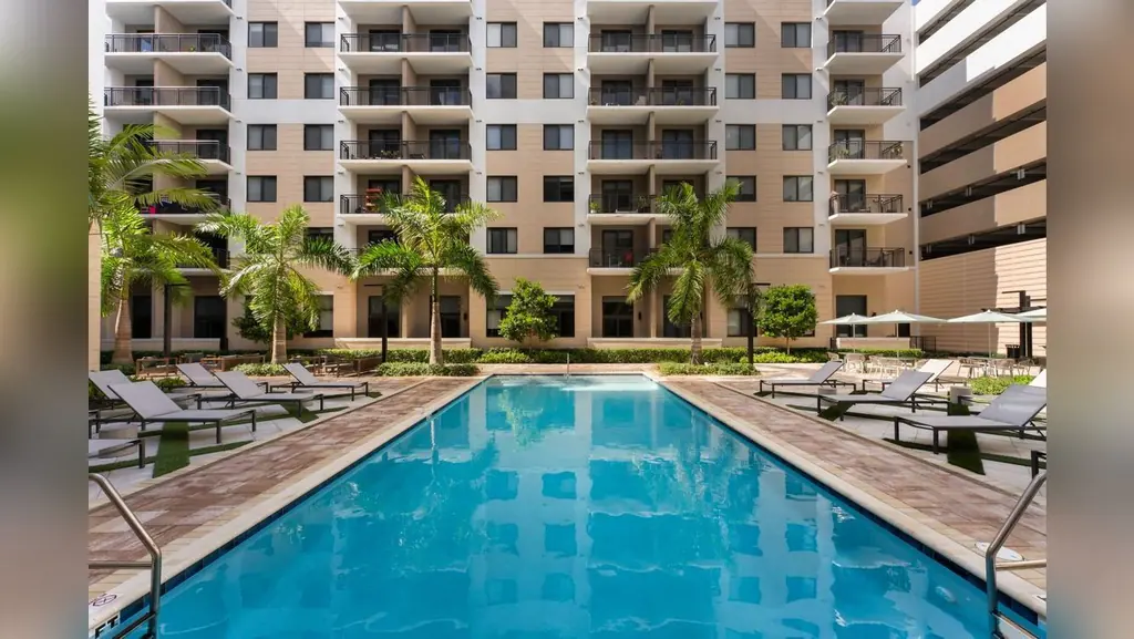 Edificio de apartamentos Alvista Bay Pointe en South Miami Heights