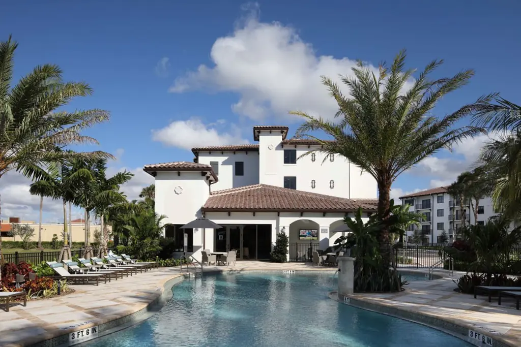 Edificio de apartamentos Azola West Palm Beach en West Palm Beach