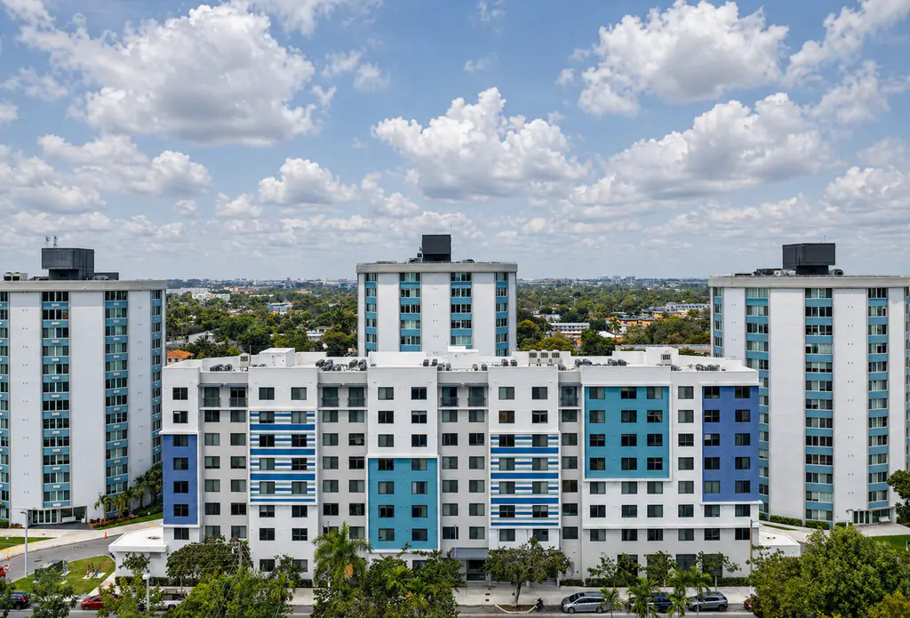 Edificio de apartamentos Brisas del Este Apartments en Allapattah, Miami