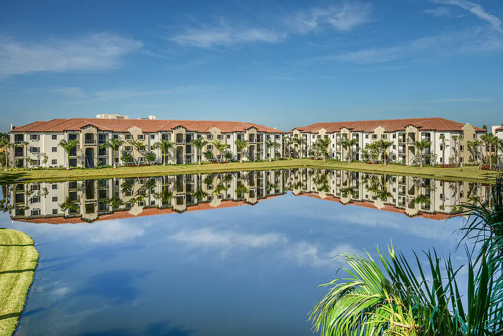 Edificio de apartamentos Celebration Pointe en Margate