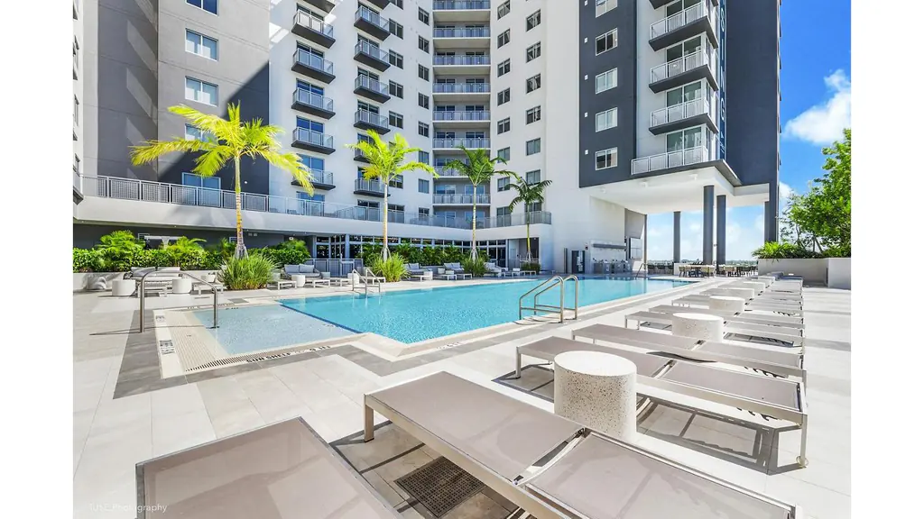 Edificio de apartamentos Crest at Pinecrest en Pinecrest, Miami