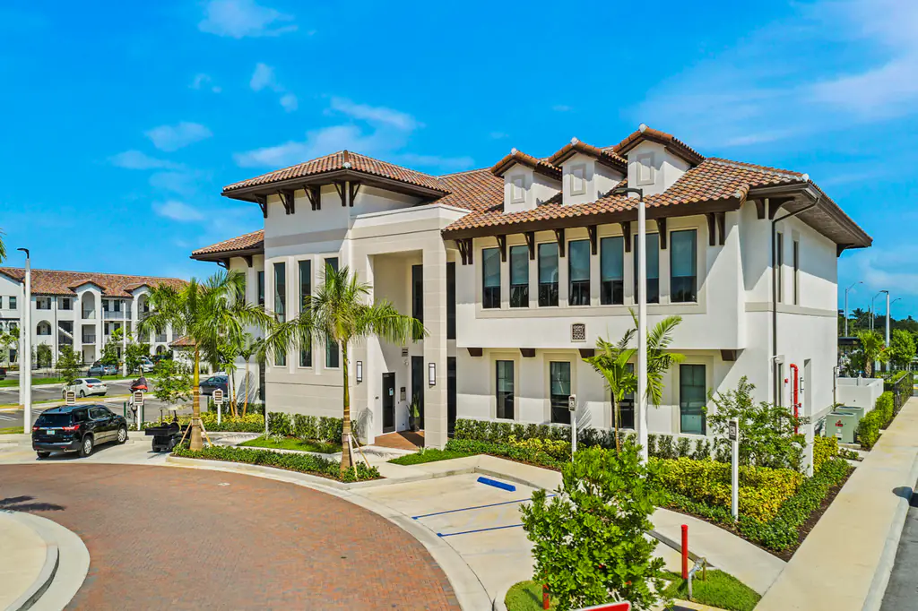 Edificio de apartamentos Legacy Las Palmas en Hialeah