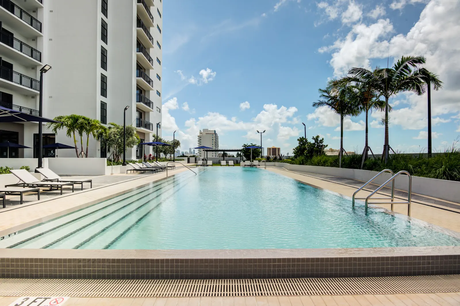 Piscina de MB Station en Coral Way, Miami