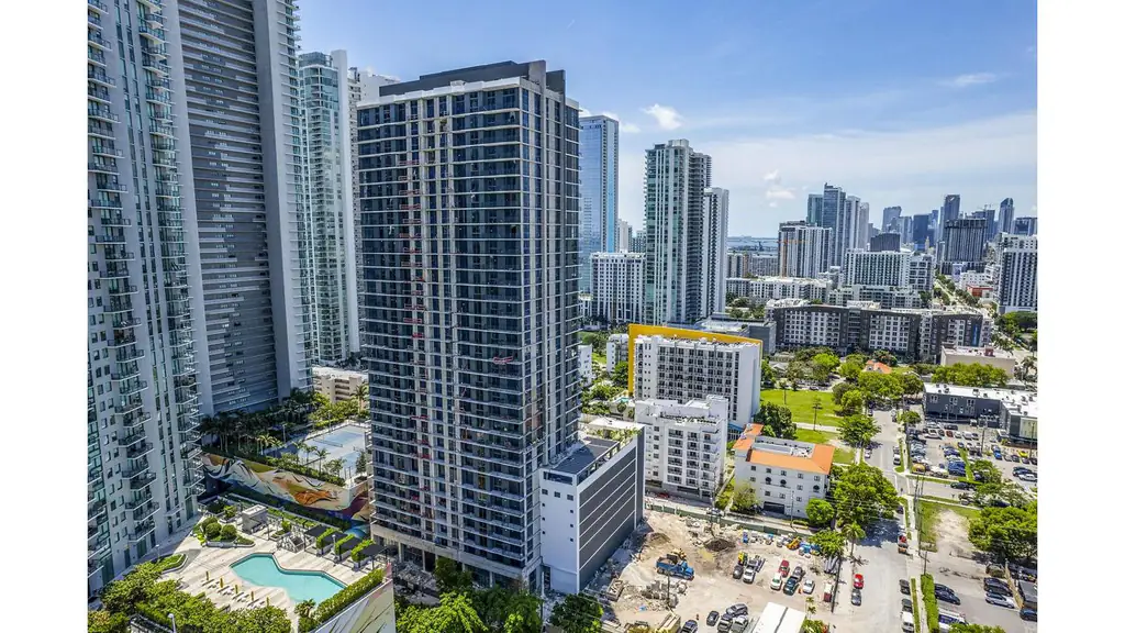 Edificio de apartamentos Metro Edgewater en Edgewater, Miami