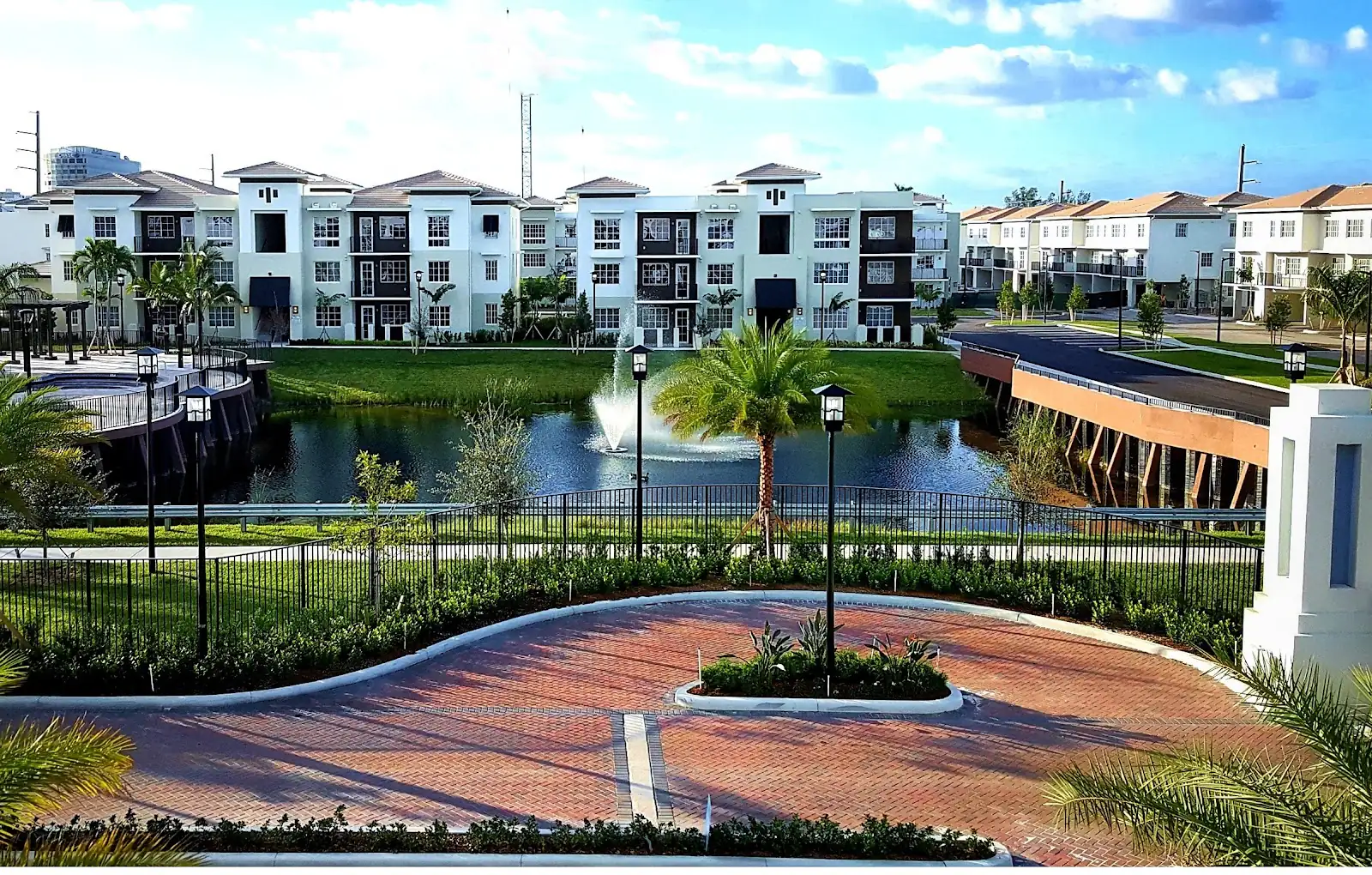 Edificio de apartamentos Midtown Aventura en Aventura, Miami (unincorporated Miami-Dade; Aventura zip)