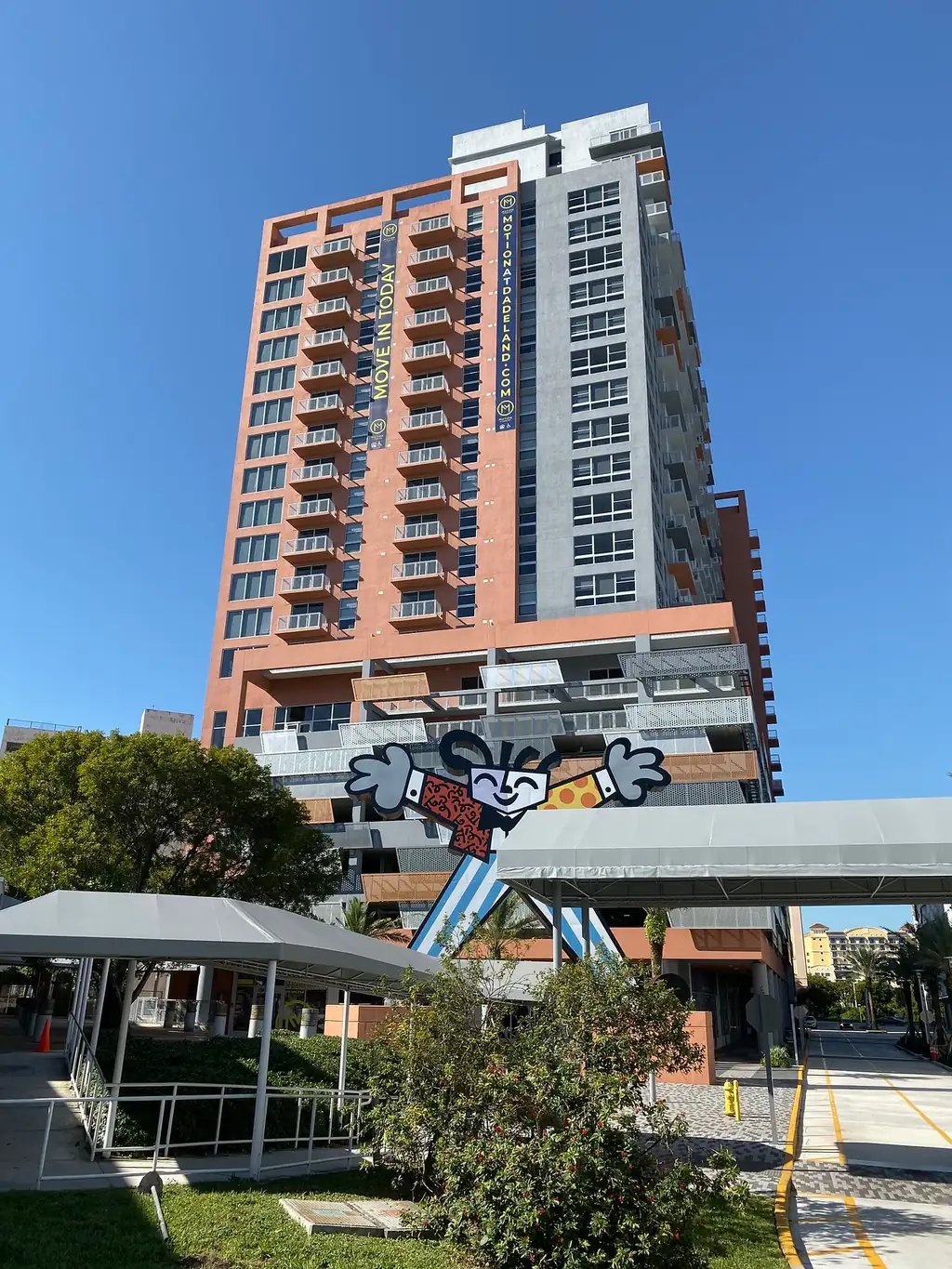 Edificio de apartamentos Motion at Dadeland en Dadeland, Miami