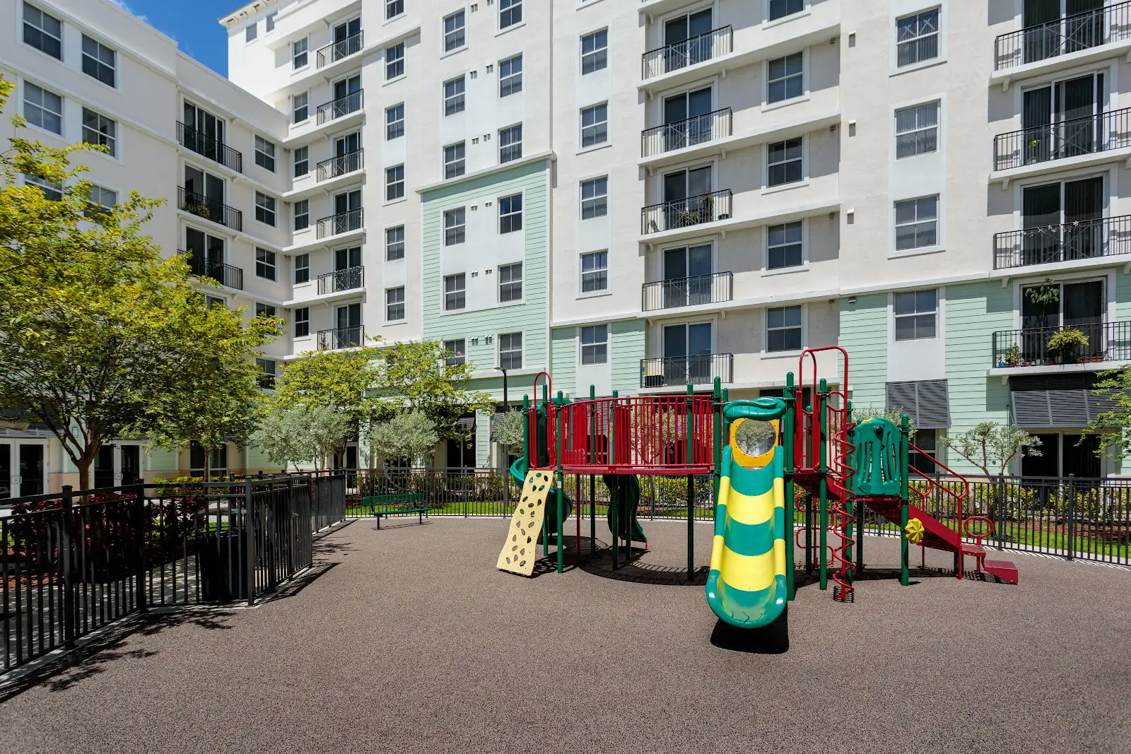 Edificio de apartamentos Northside Transit Village en West Little River, Miami
