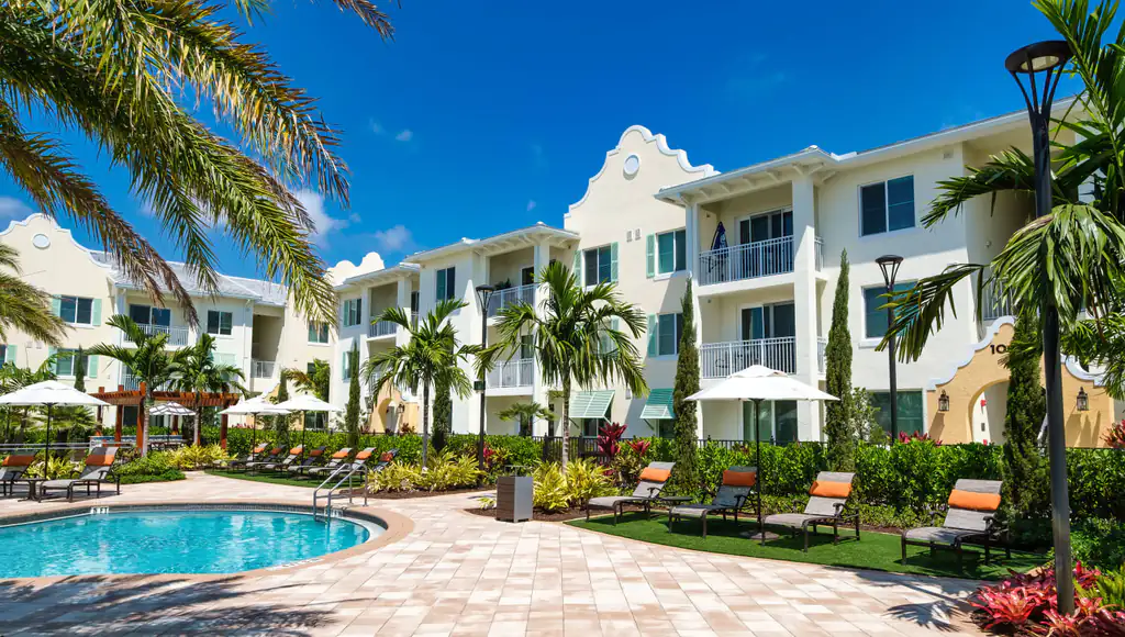 Edificio de apartamentos Oceanside Lantana en Lantana