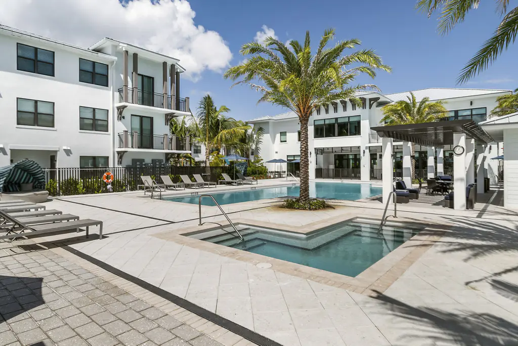 Edificio de apartamentos Pines Garden at City Center en Pembroke Pines