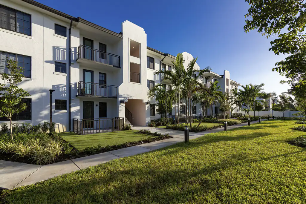 Edificio de apartamentos Solea at Miami Lakes en Hialeah