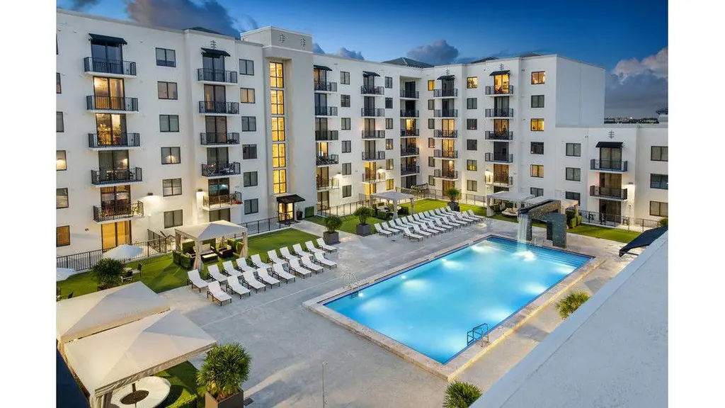 Edificio de apartamentos Solena West Miami en Coral Terrace, Miami