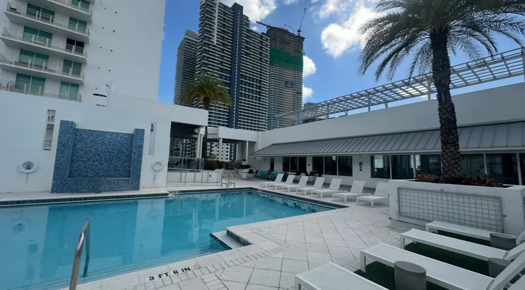 Piscina de SoMa at Brickell en Brickell, Miami