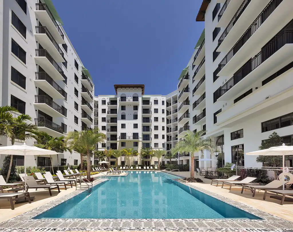 Edificio de apartamentos The Fitzgerald Camino Real en Boca Raton