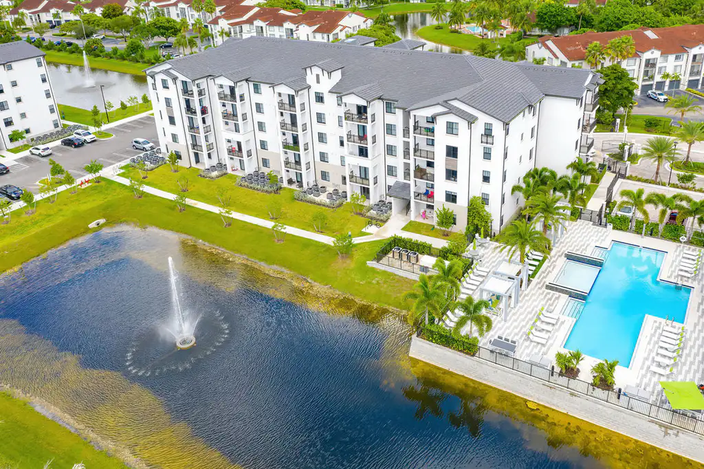 Edificio de apartamentos The Point at Doral en Doral