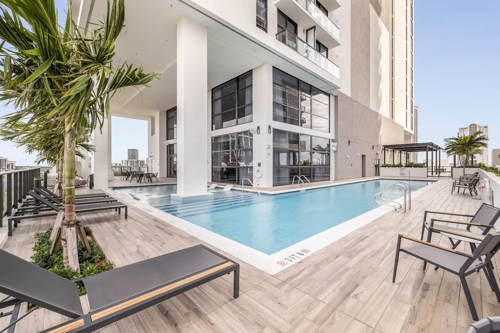 Edificio de apartamentos UNI en Edgewater, Miami