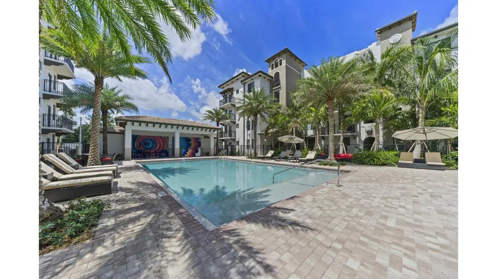 Edificio de apartamentos Ventura Pointe en Pembroke Pines