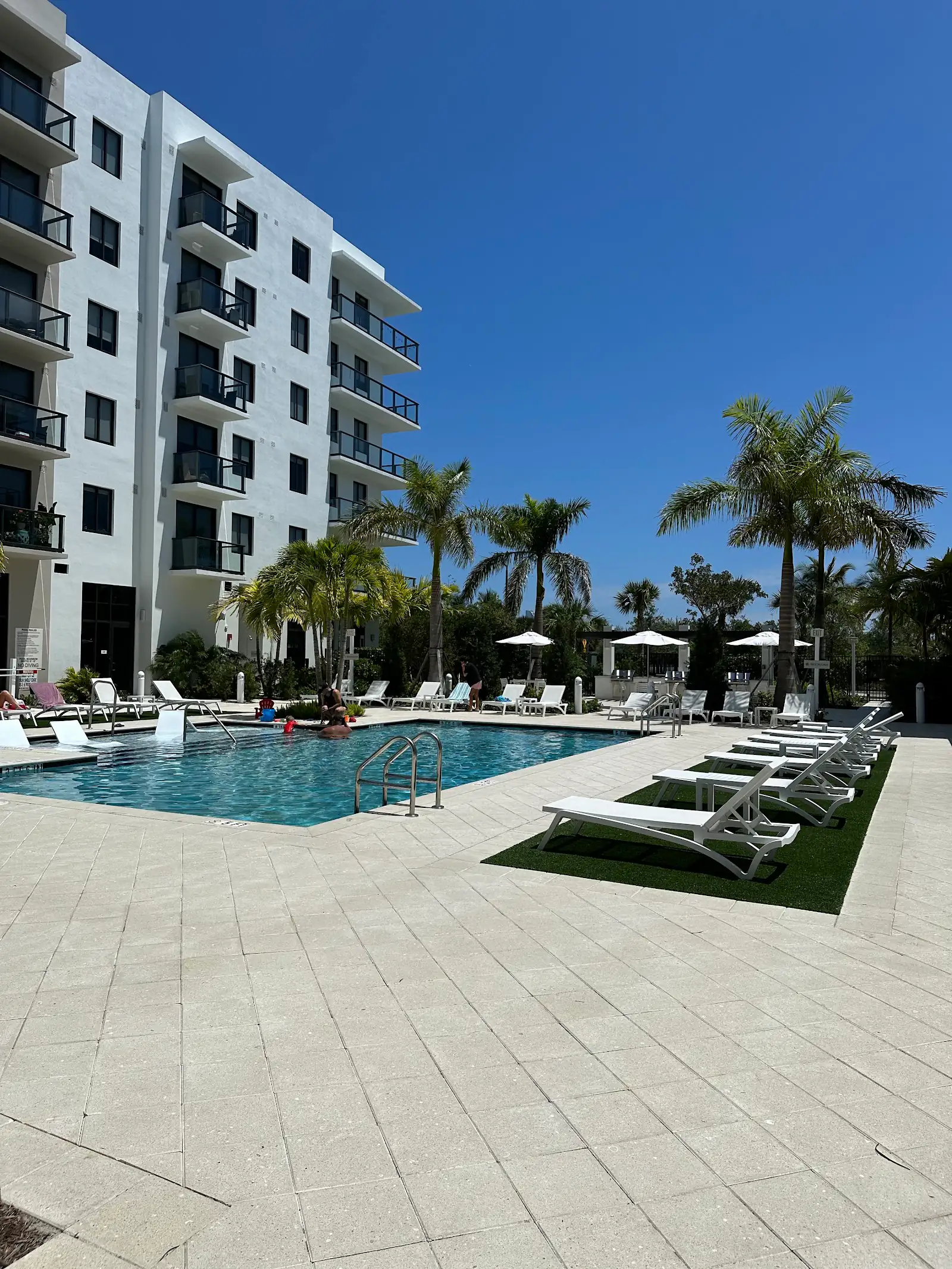 Edificio de apartamentos Villa Laguna at SoLé Mia en North Miami