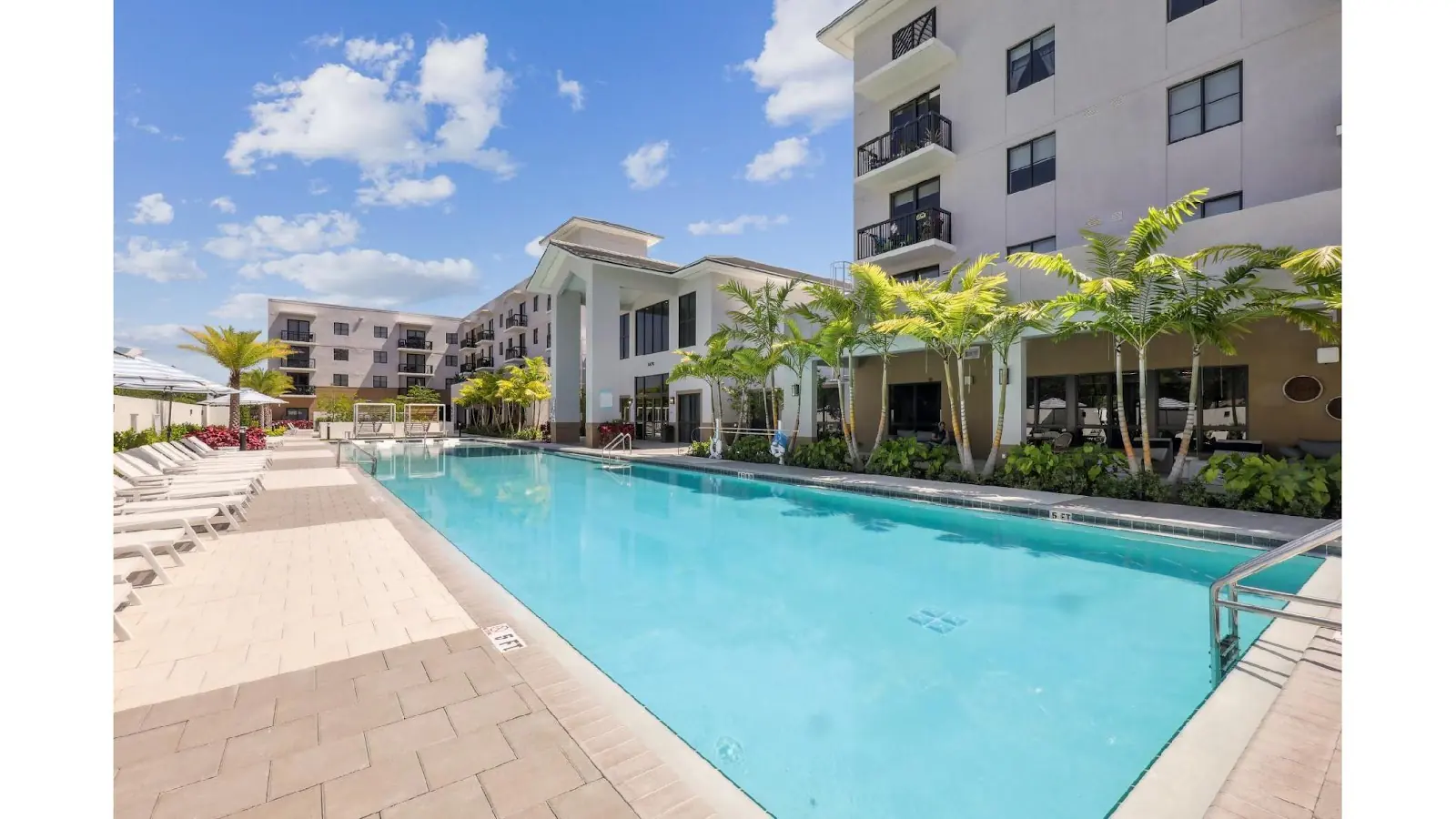 Edificio de apartamentos Westgate on University en Lauderhill