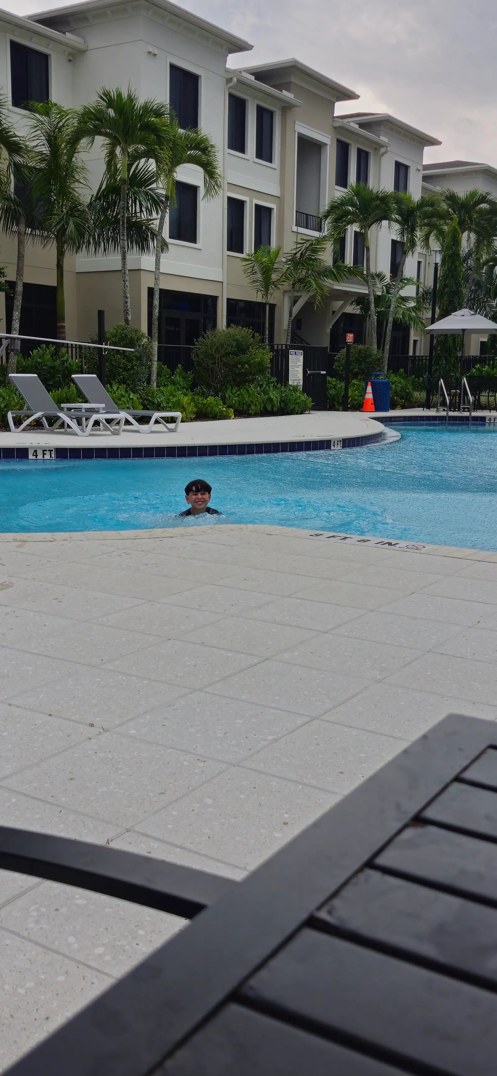 Piscina de Windmill Farms Apartments en Princeton